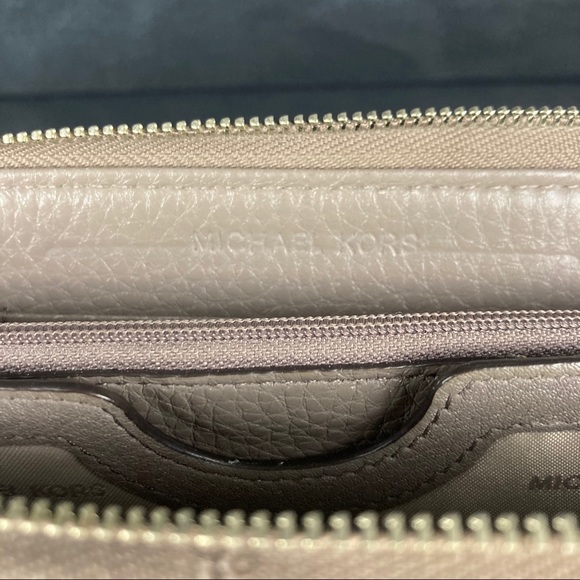 Michael Kors double zip around leather wristlet - Picture 11 of 13